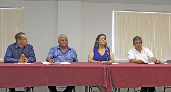 McAllen.- Los consejeros del Instituto de Mexicanos en el Exterior, Capítulo McAllen, José Luis B.Garza, José Luis Beas, Mónica Curiel (Coordinadora) y Guillermo Núñez.