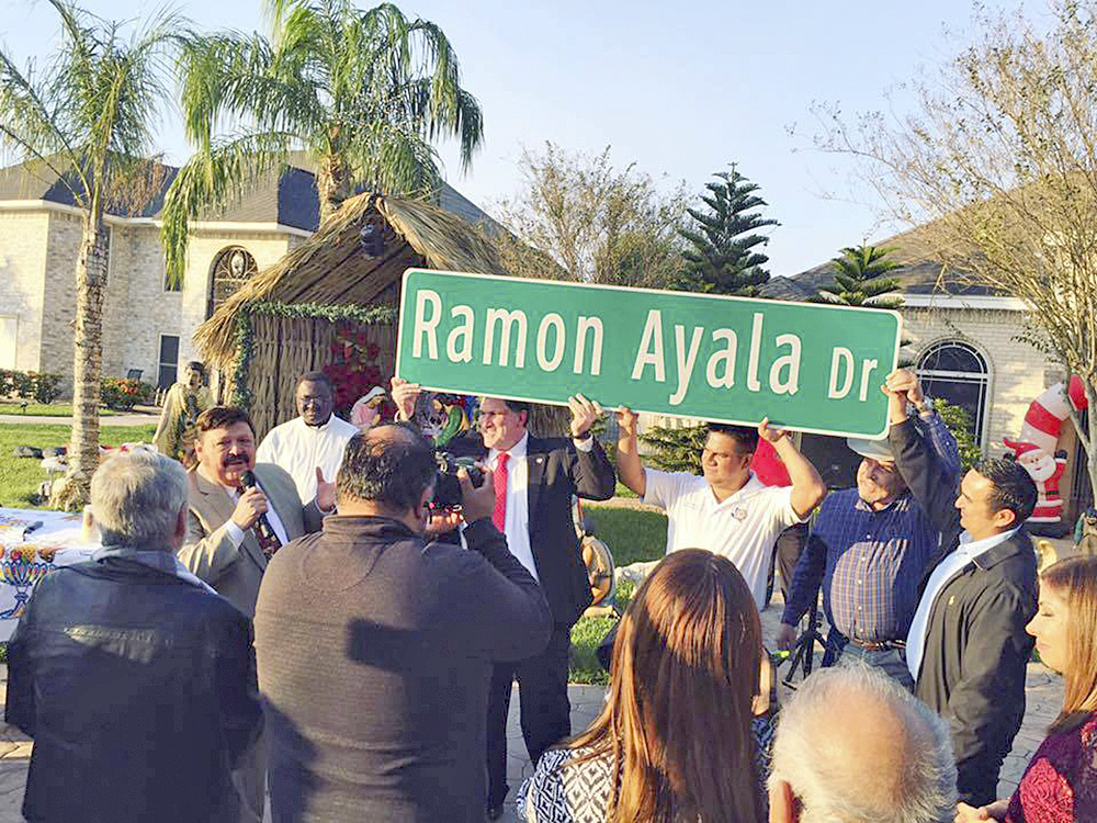 Imponen el nombre de Ramón Ayala a la calle principal de Hidalgo
