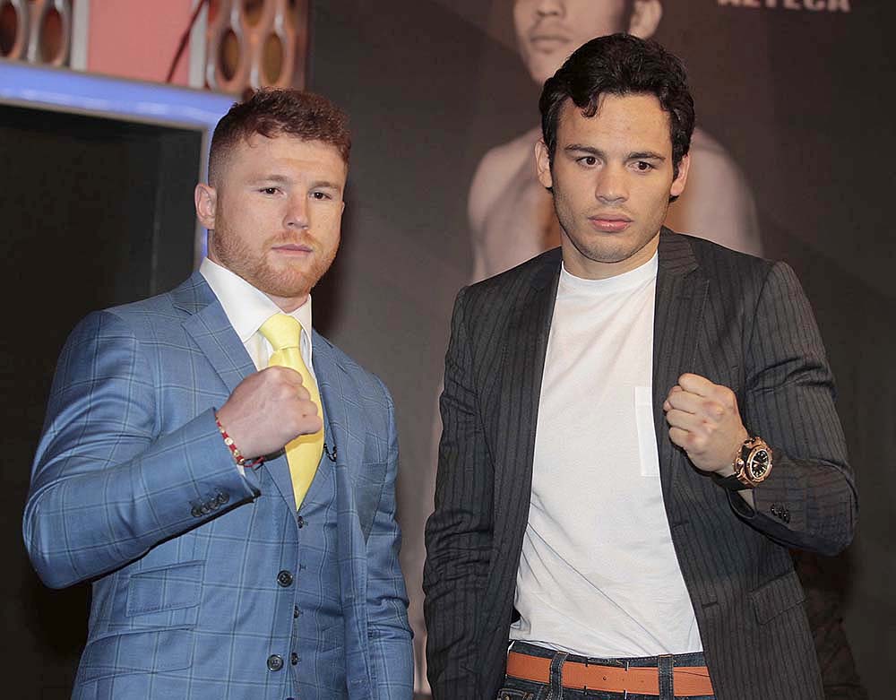 México.- Los boxeadores Saúl "Canelo" Álvarez y Julio César Chávez Jr. presentaron en la Ciudad de México el duelo que sostendrán el próximo 6 de mayo.