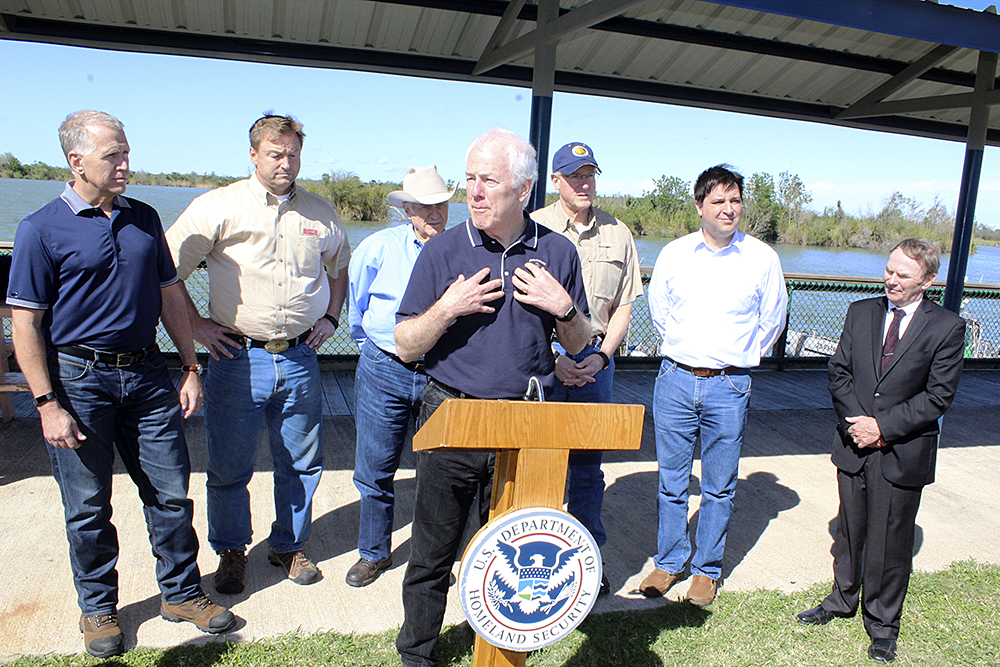 Senadores recorren la frontera