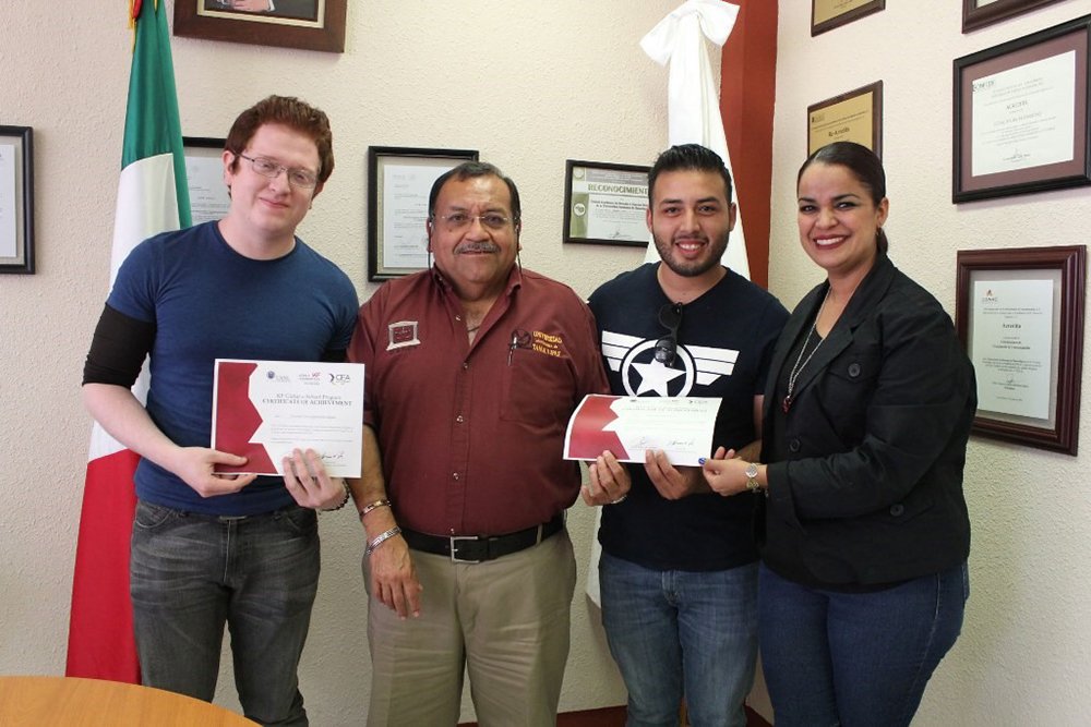 Estudiantes de negocios certificados en estudios asiáticos