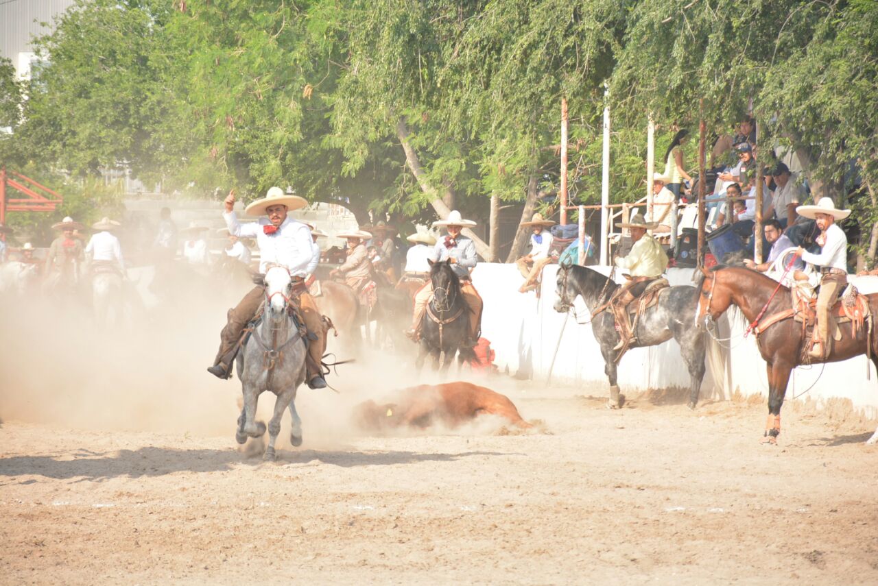 Disfrutan turistas y familias de alegre Charreada en Reynosa
