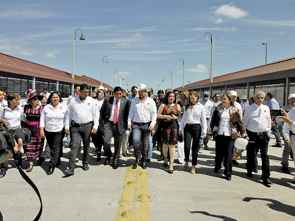 Alegre celebración del Día del Turista