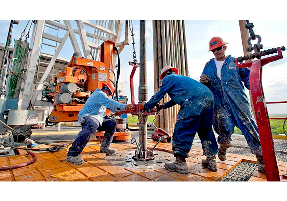 Precios del petróleo caen a su nivel más bajo en tres meses