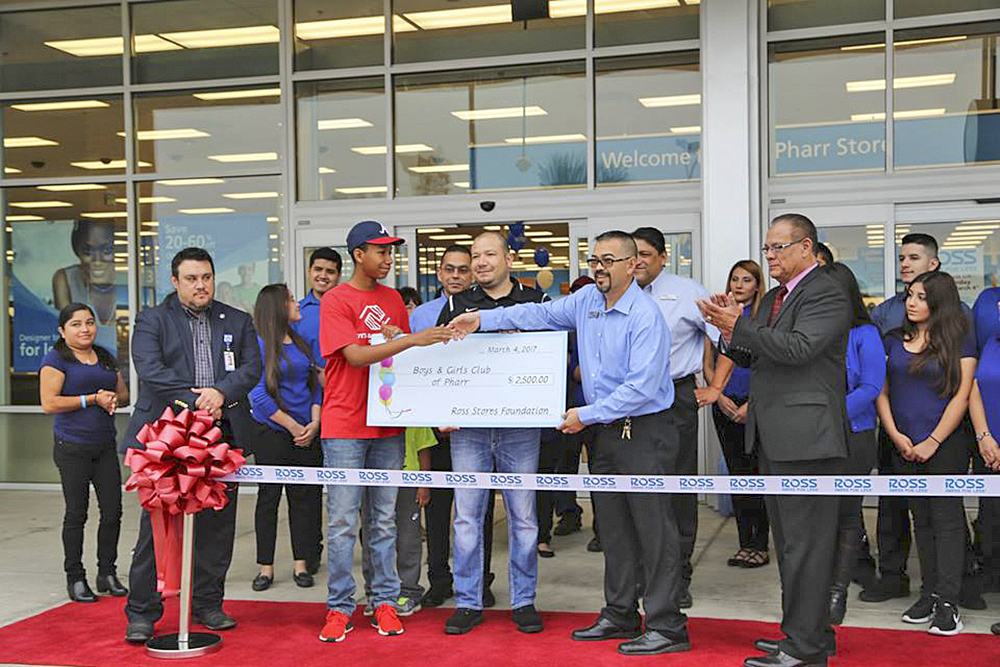 Abren más comercios en Pharr Town Center
