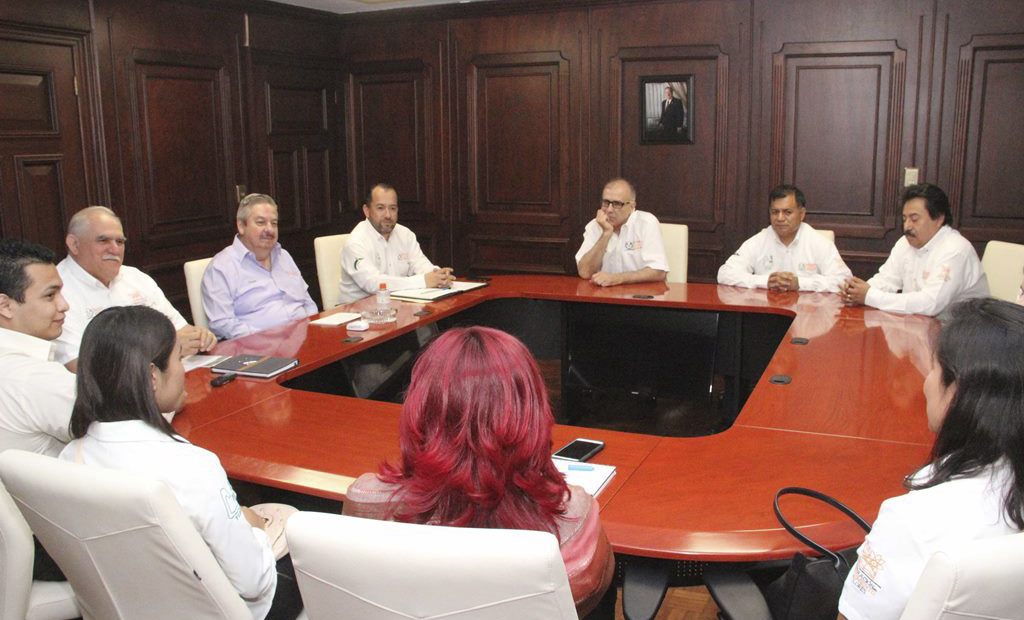 Presentan al Rector proyectos y logros universitarios