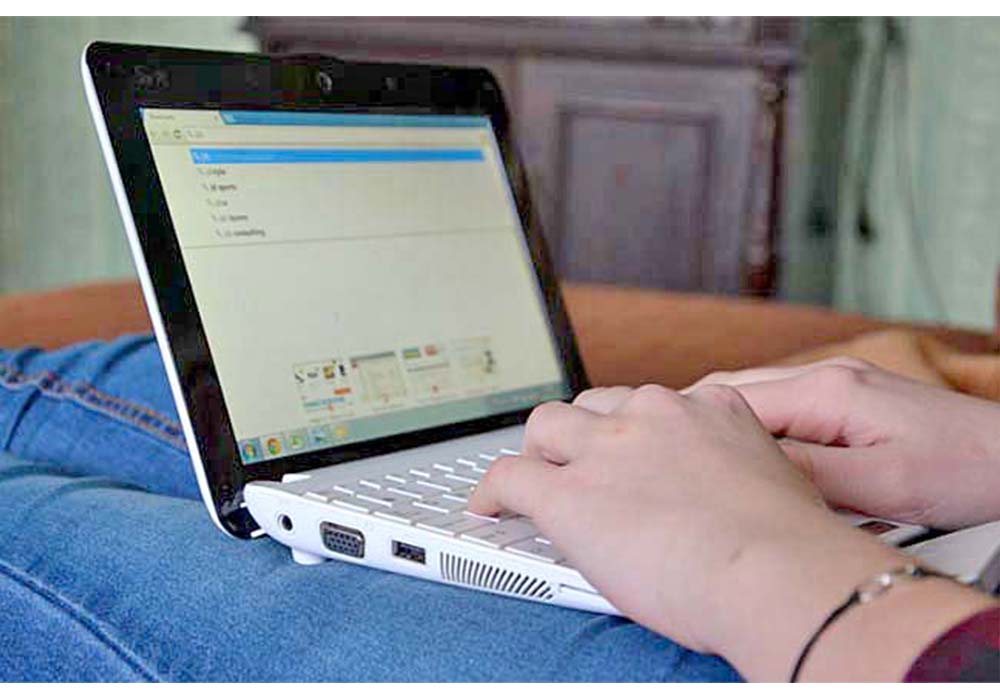 Pasar mucho tiempo frente a computadora genera síndrome de ojo seco