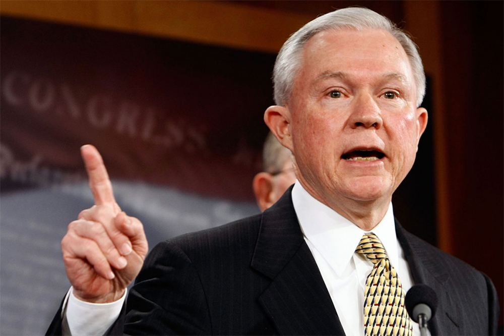 Trump endurece ofensiva judicial contra indocumentados