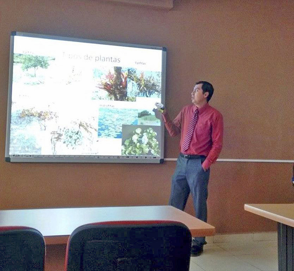 Desarrollan estudios de plantas medicinales y tratamientos naturistas