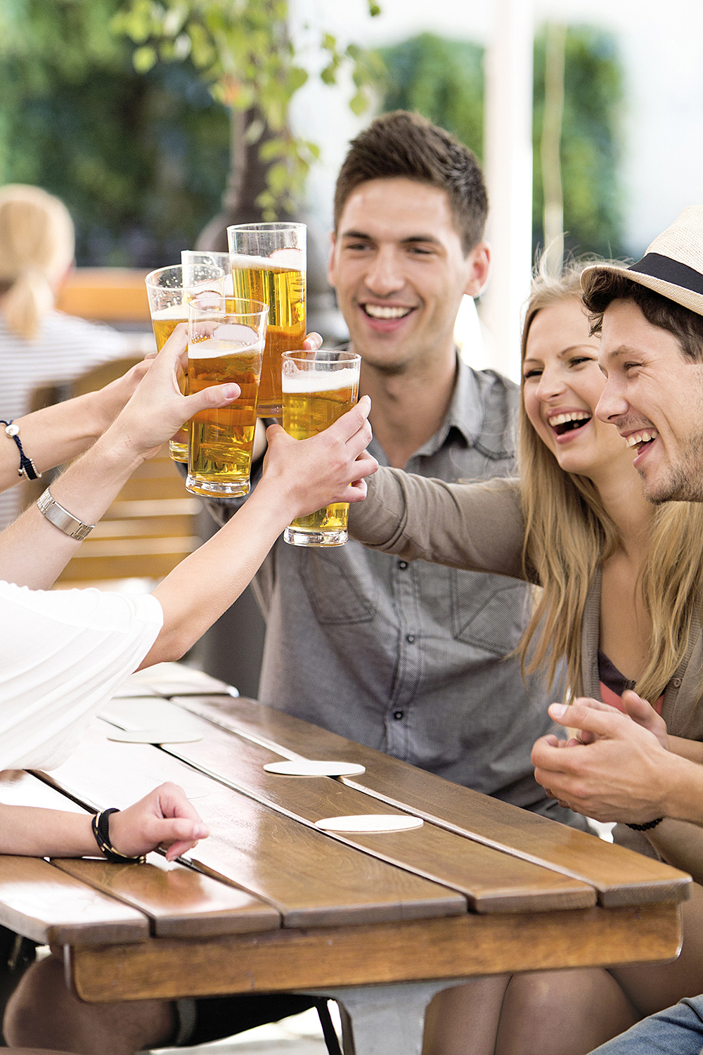 Ebriorexia, alcoholismo que afecta a jóvenes que no ingieren alimento