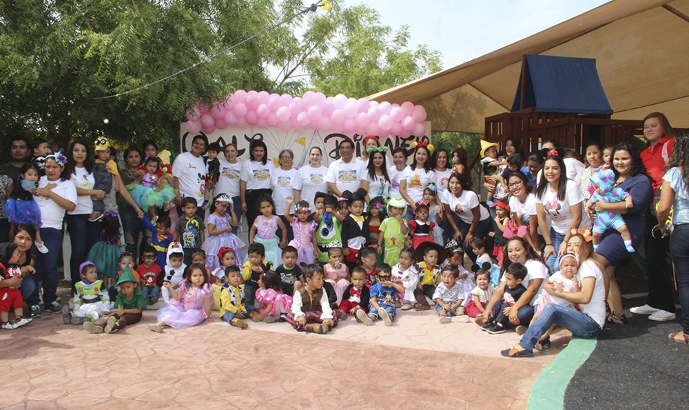 Festejan a la niñez universitaria