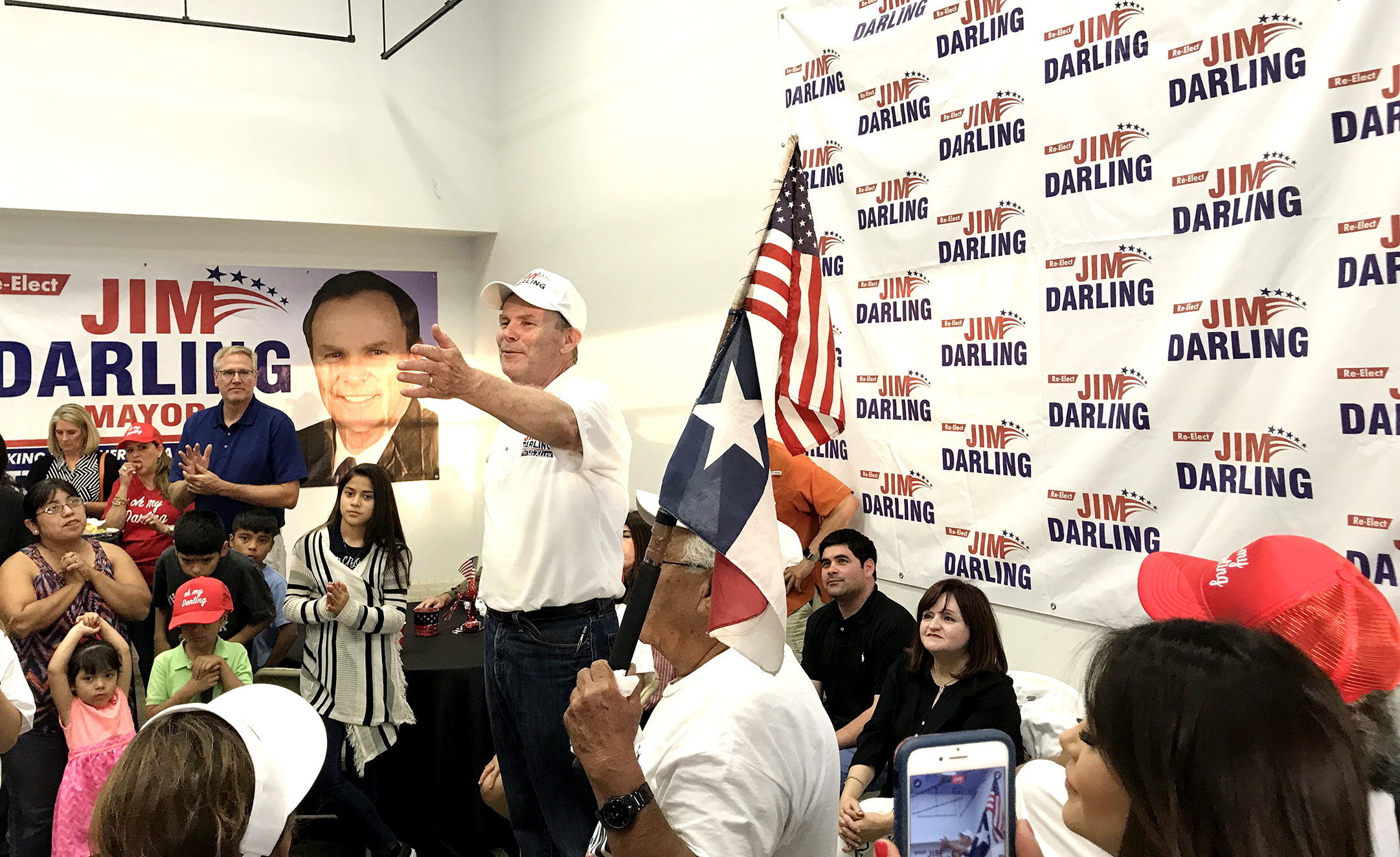 Jim Darling se reelige como alcalde de McAllen