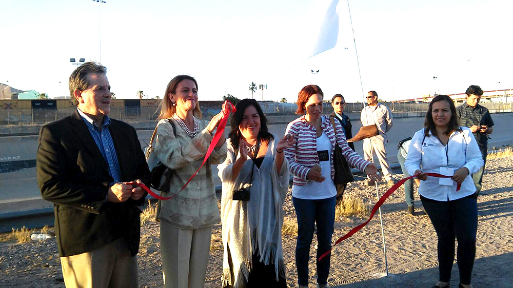 Instalación artística muestra “huellas” de migrantes hacia E. Unidos