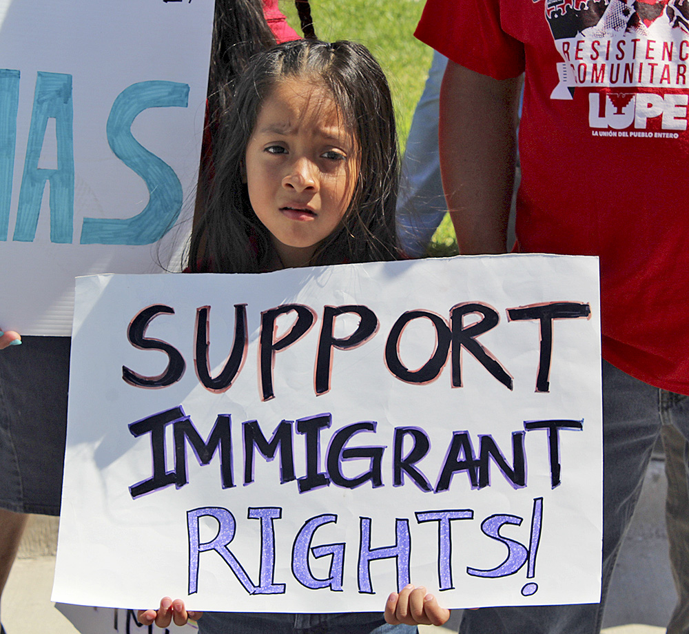 Marchan por los derechos laborales de los migrantes