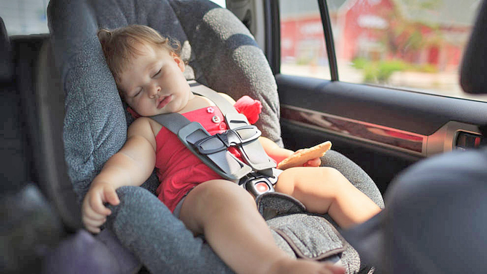 Exhortan a padres a no dejar a sus hijos encerrados en los vehículos