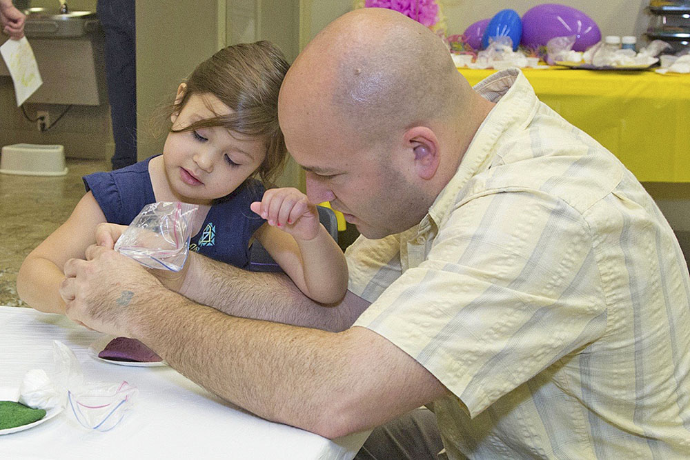 Festeje a papá, en el IMAS