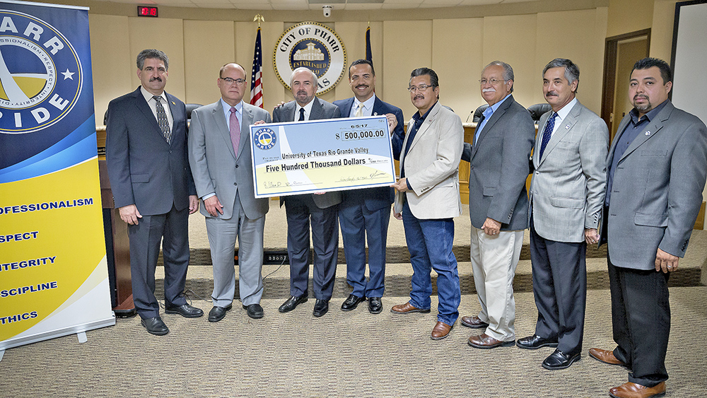 Refrenda Pharr su compromiso con la educación