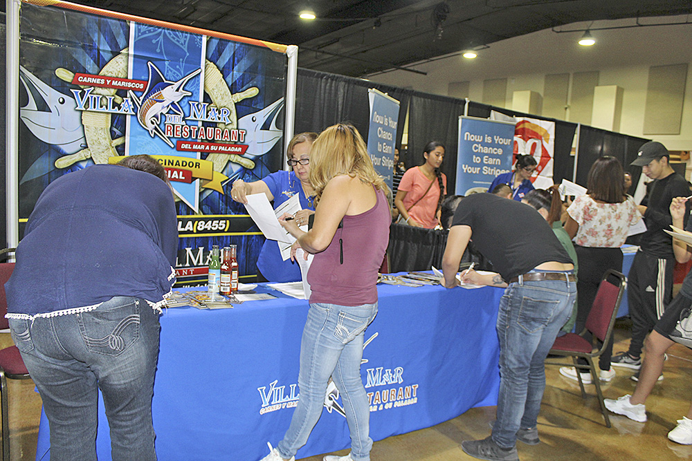 Realizan exitosa feria de trabajo