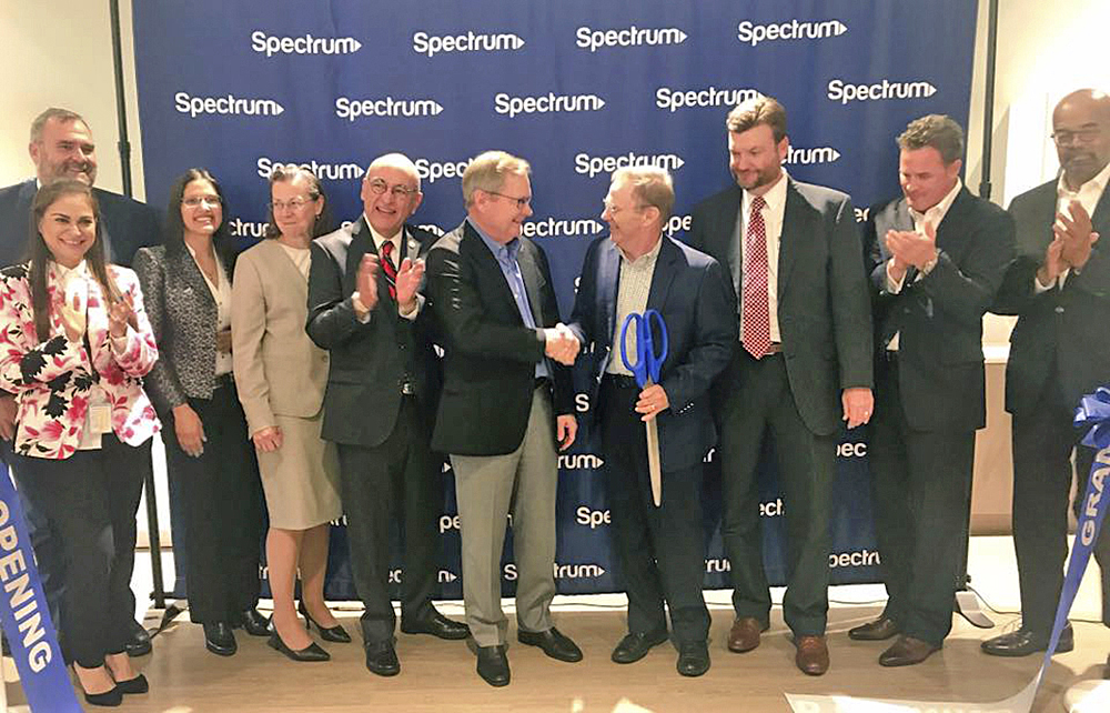 Inauguran nuevo centro de llamadas de la compañía Spectrum