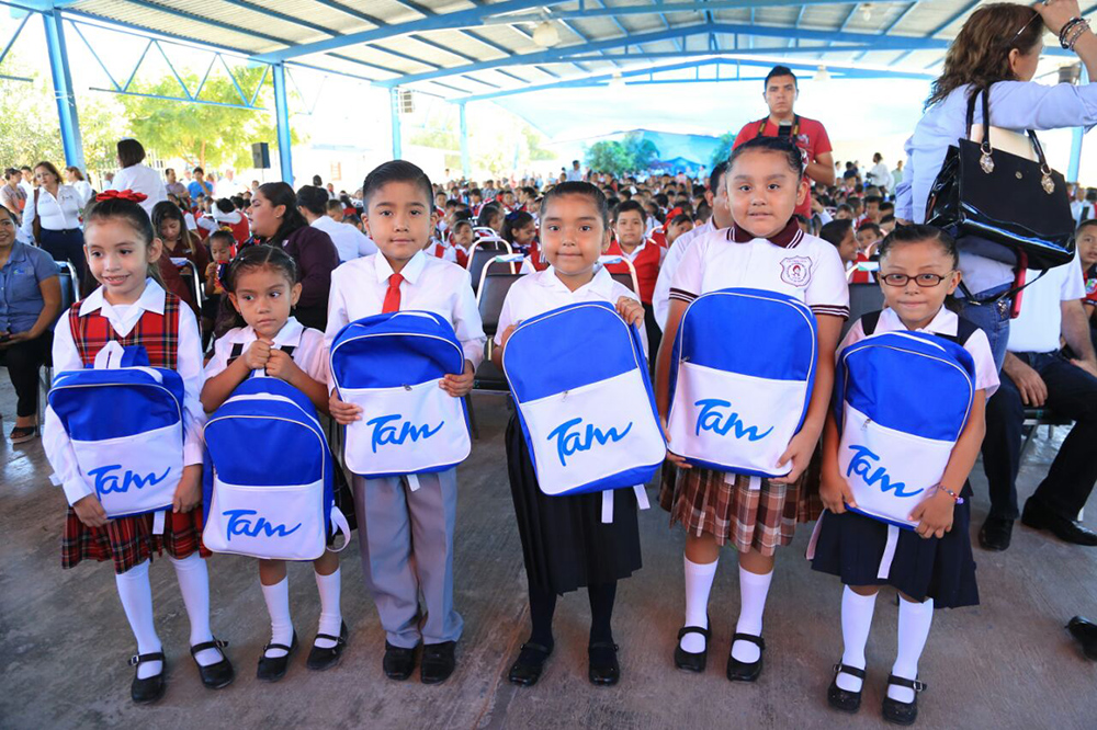 Entrega Gobernador paquetes escolares en Reynosa