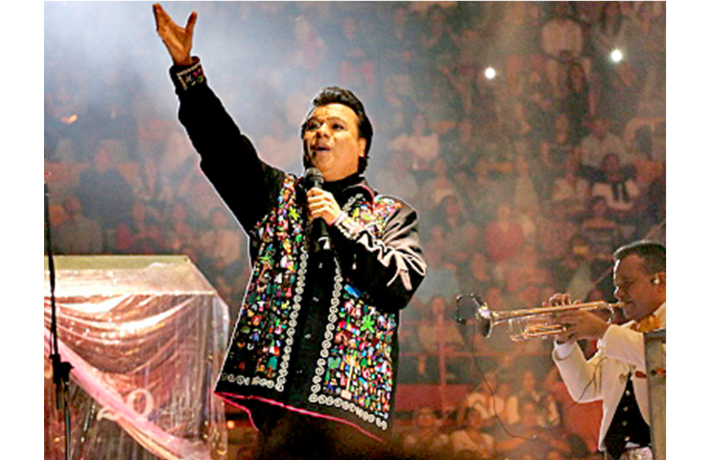 Discos de Juan Gabriel lideran listas de ventas a un año de su deceso
