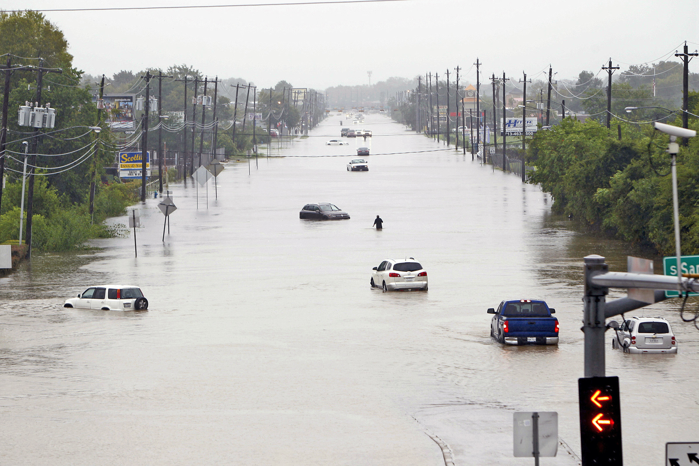 Harvey continúa azotando a Texas