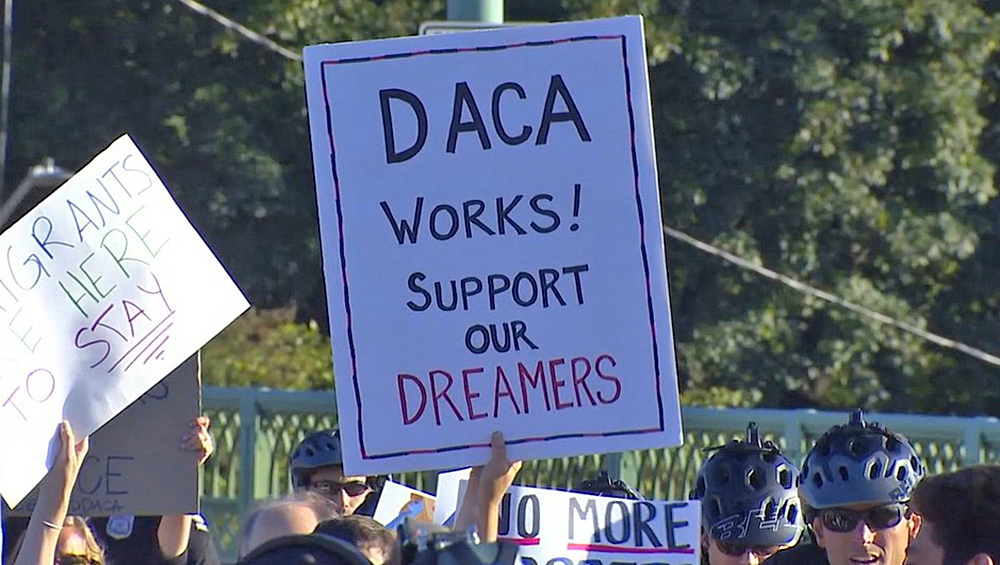 Festejan aniversario de DACA