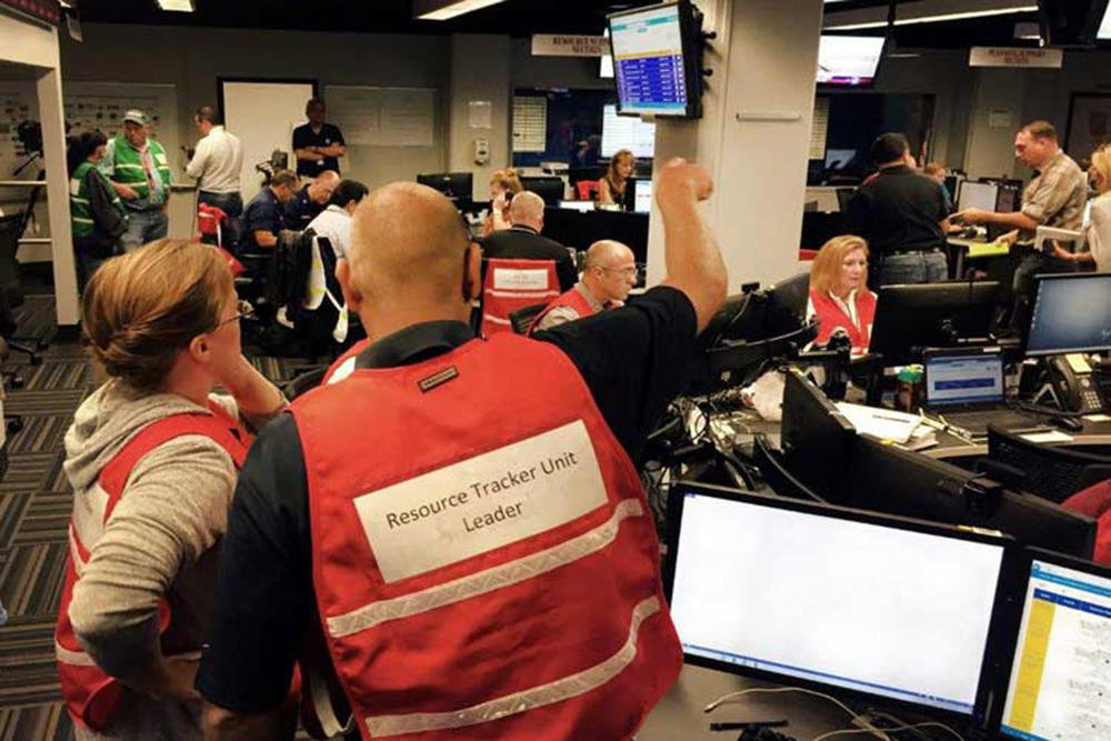 Contraloría de Texas da asistencia financiera a 80,000 hogares afectados por Harvey