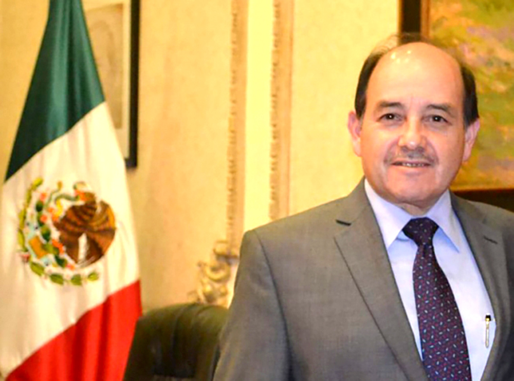 El reynosense Felipe Solís entrega  informe del Presidente Peña al Congreso