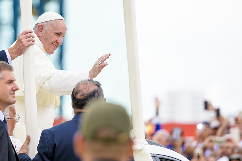 Papa insta a Trump a “repensar” eliminación del programa pro “dreamers”