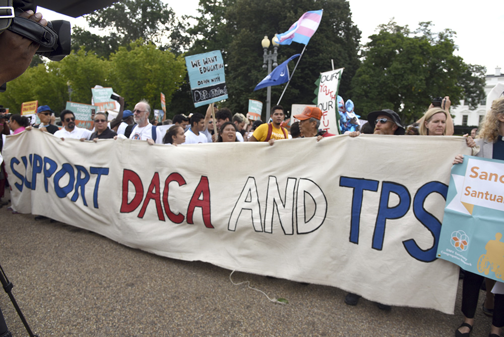 Trump cancela DACA que beneficia a “dreamers”