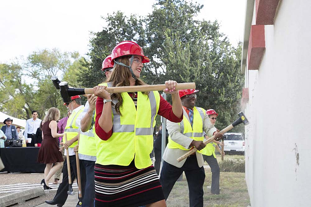 Derriban clínica, para construir una nueva