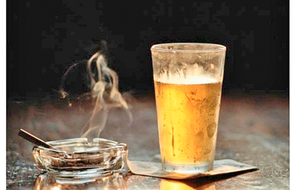 Dejar de fumar y evitar consumo de alcohol previene cáncer oral