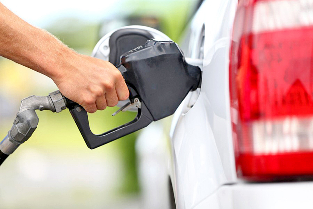 ¿Por qué los consumidores han recortado los gastos de gasolina y aceite para sus vehículos?