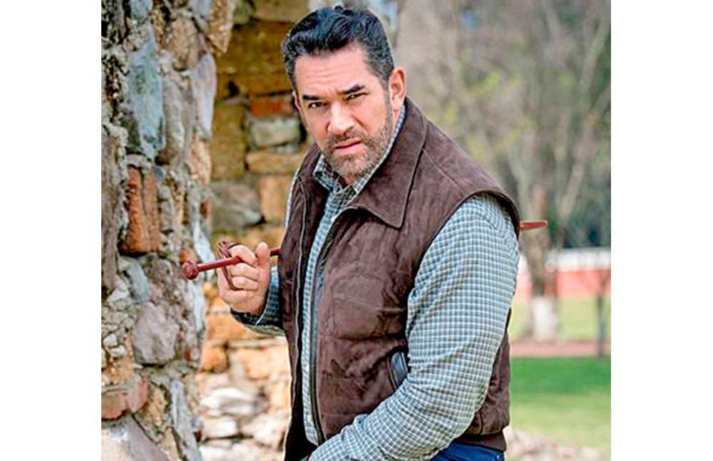 Eduardo Santamarina feliz de ser un villano en “Sin tu mirada”