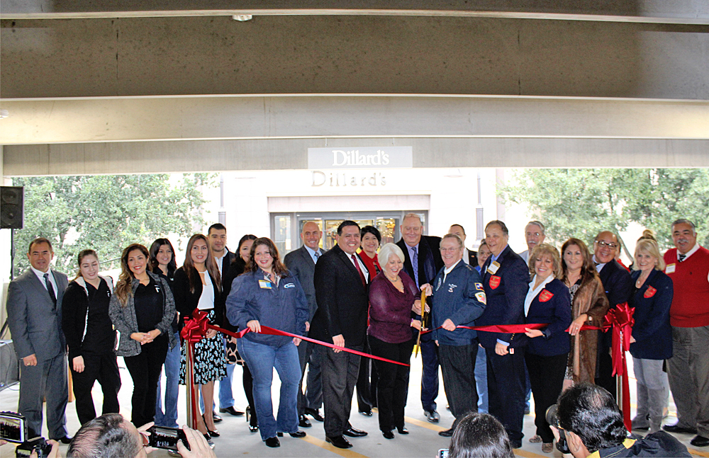 Inauguran estacionamiento de tres pisos en La Plaza Mall