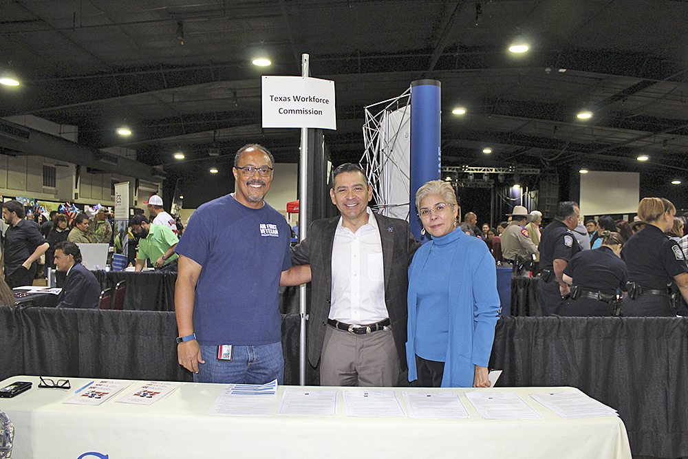 Gran éxito de la feria de trabajo “Hiring Red White & You”