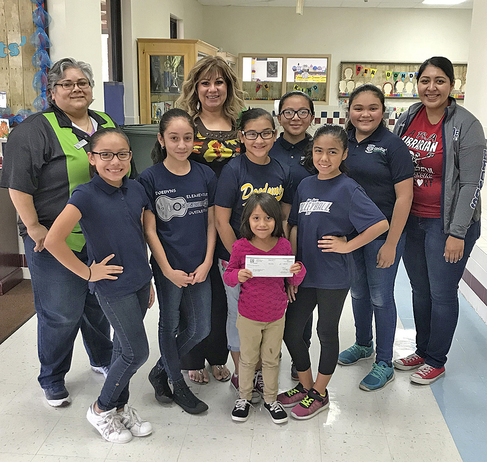 Recibe biblioteca donativo