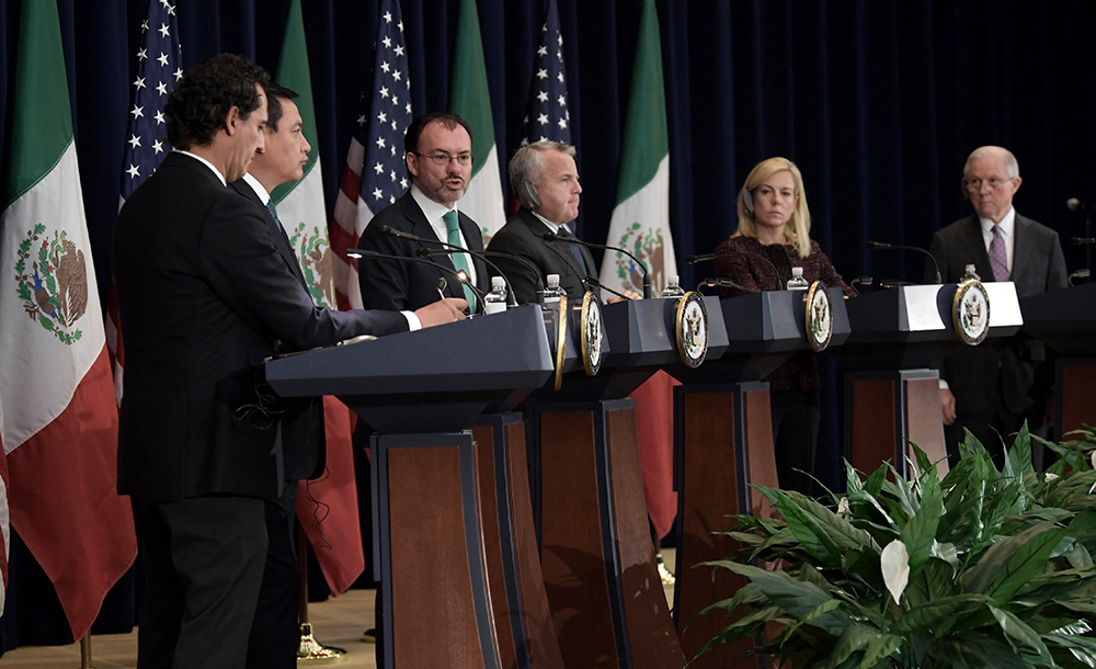 EUA y México profundizan combate a grupos criminales transnacionales