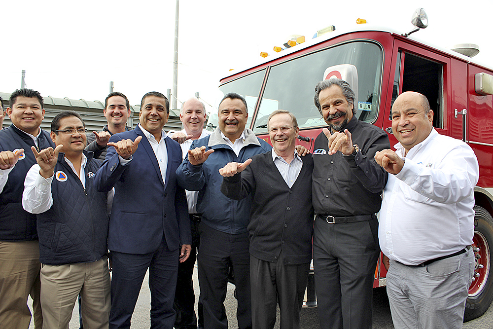 Dona McAllen camión de bomberos al Gobierno de Tamaulipas
