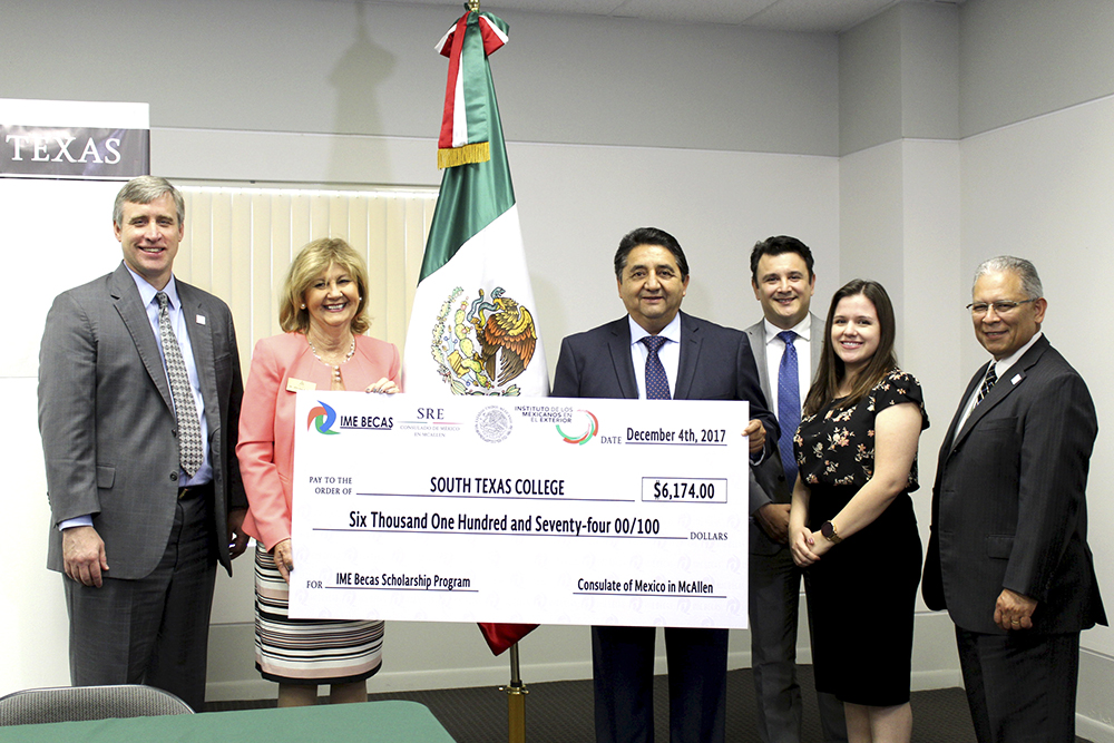 Entregan fondos del IME para becas en beneficio de estudiantes mexicanos