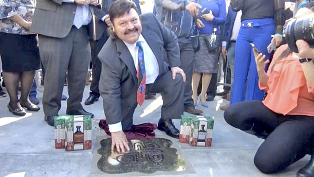 Ramón Ayala recibe estrella en Paseo de la Fama