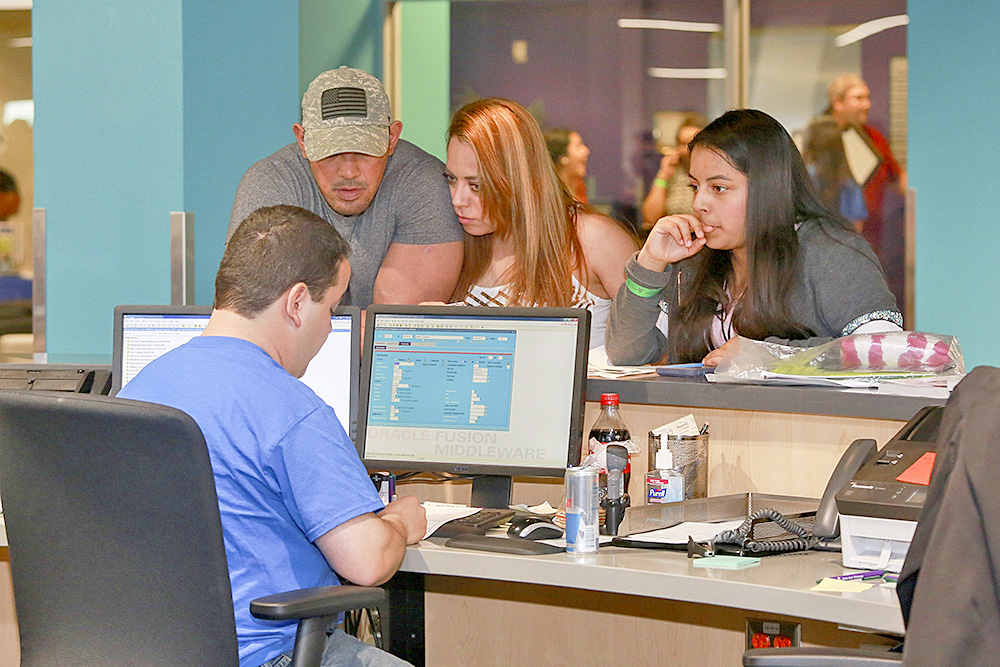 Beneplácito por ayuda financiera en STC