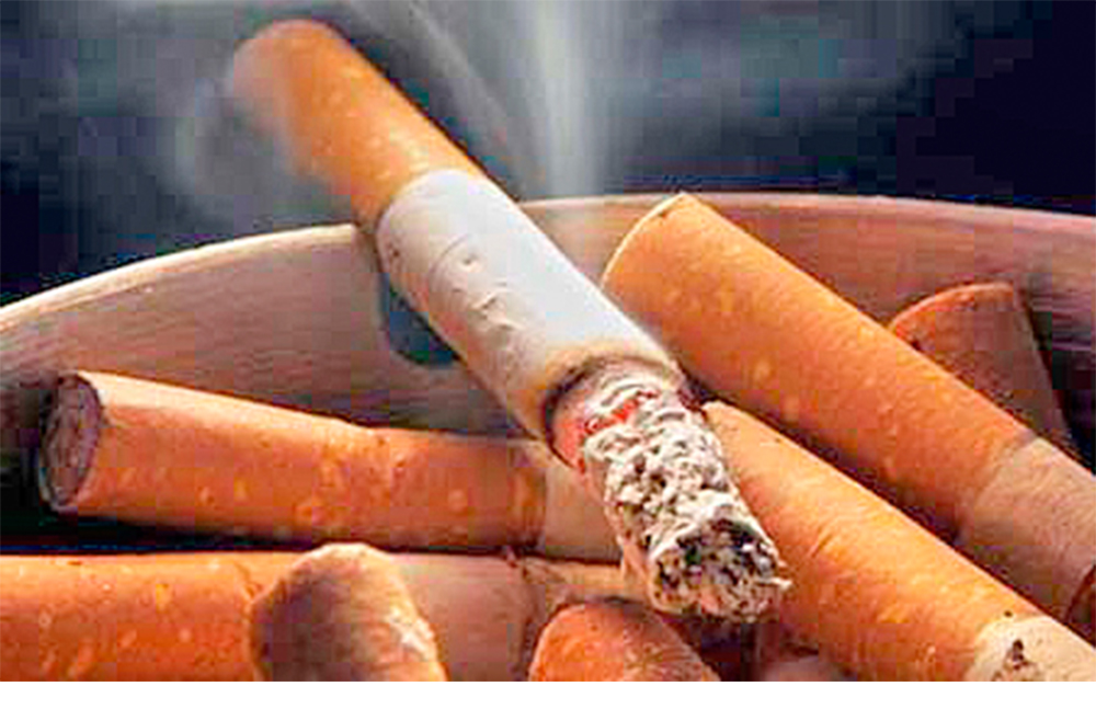 Químicos contenidos en cigarros adelantan menopausia en mujeres