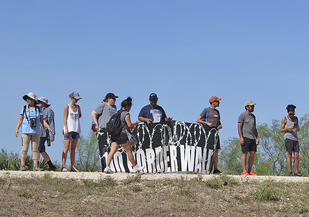 Congreso aprueba 33 millas de muro fronterizo en el sur de Texas