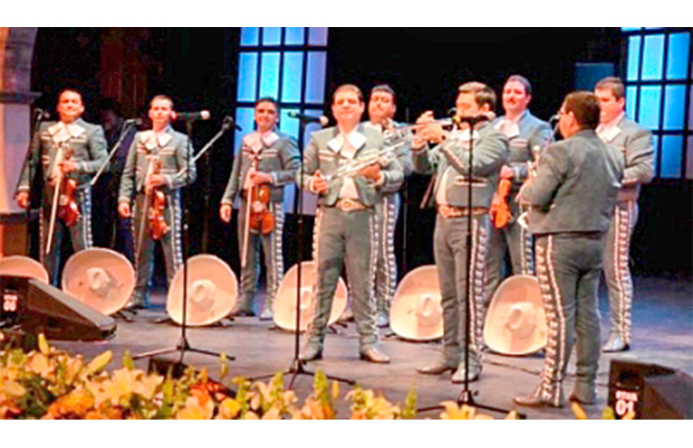Mariachis imponen nuevo récord mundial en Texas