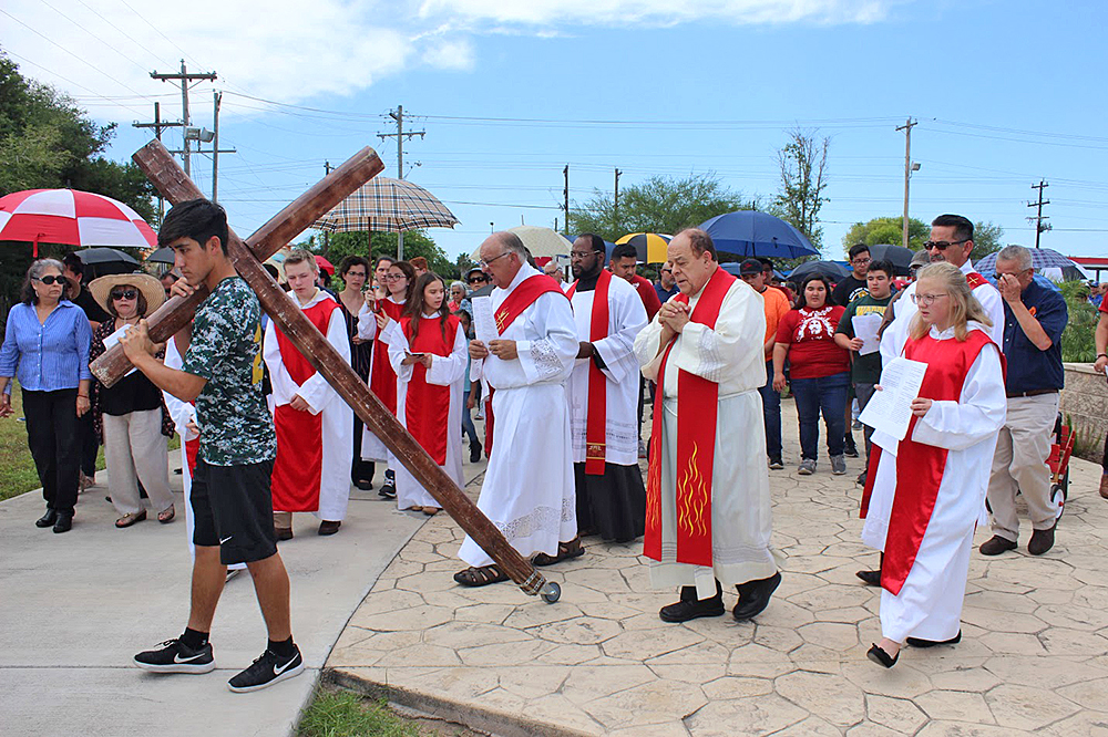 Iglesias del sur de Texas reciben a fervorosos feligreses