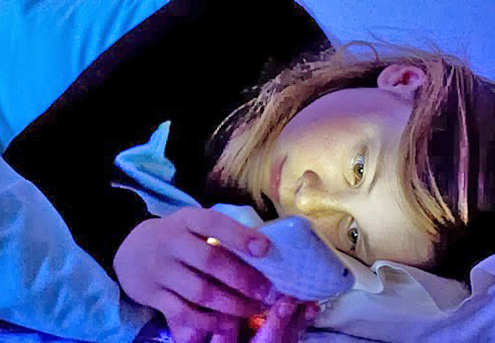 Luz de celular en la noche eleva riesgo de enfermedades metabólicas