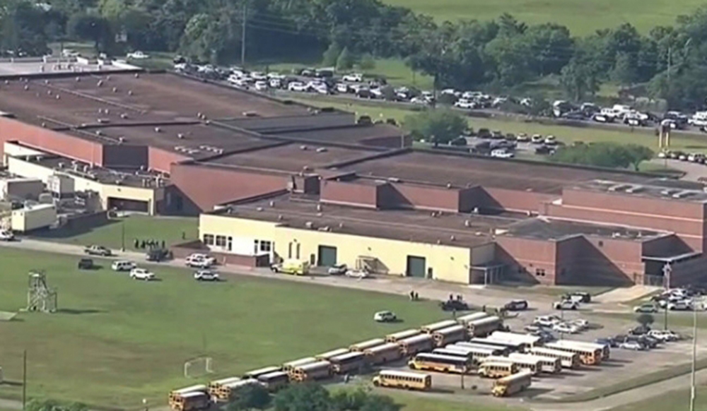 Se eleva a 10, número de muertos por tiroteo en escuela de Texas