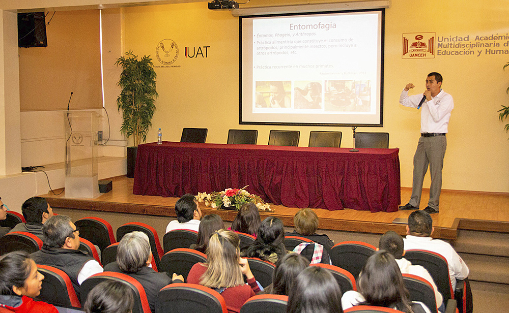 Muestran a universitarios potencial alimenticio de los insectos